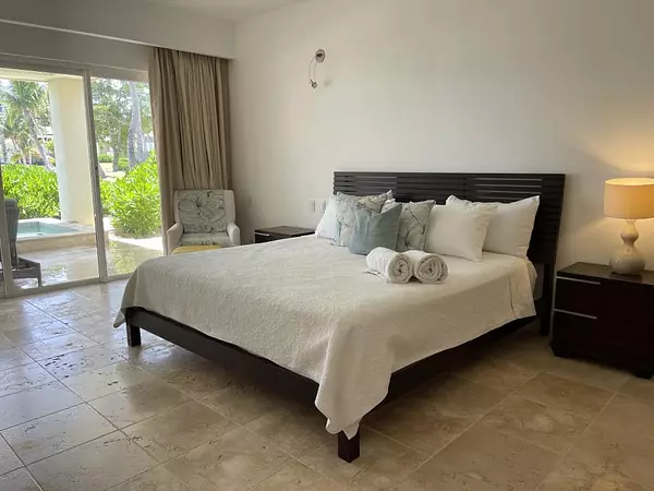 apartamentos - Apartamento en venta frente a la playa de 2 habitaciones  At cap cana 9