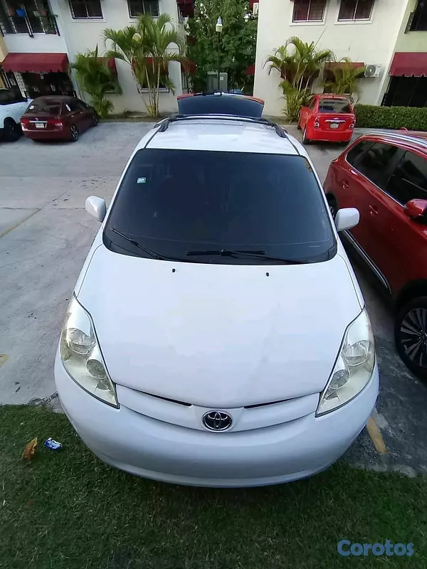jeepetas y camionetas - Toyota sienna 2010  5