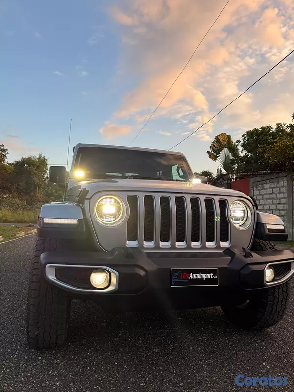 jeepetas y camionetas - Jeep overland 2020 recién importado  3