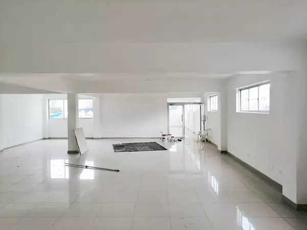oficinas y locales comerciales - Local amplio y céntrico  3