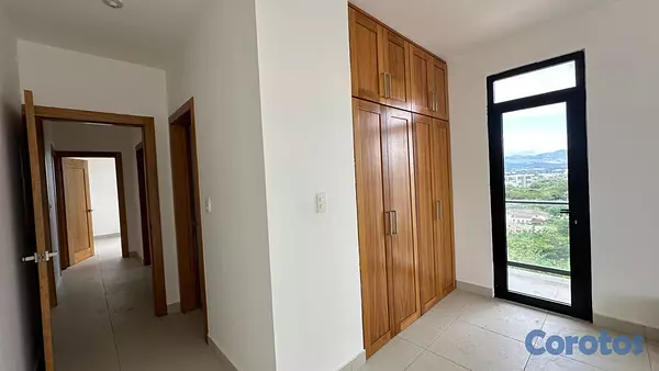 apartamentos - Apartamento de 3 Habitaciones con Balcones y Área Social en Último Nivel 10