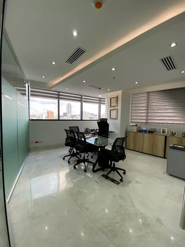 oficinas y locales comerciales - 🔵Alquilo Local para oficina  83 mts en serralles 
 2