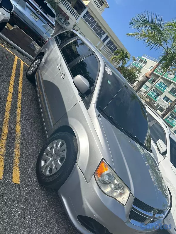 jeepetas y camionetas - Se vende Dodge Caravan 2018 en excelentes condiciones, ideal familias o trabajo. 2