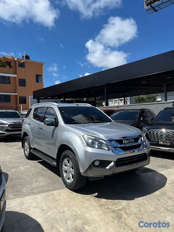jeepetas y camionetas - Isuzu MUX 2015
 2