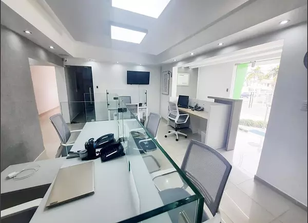 oficinas y locales comerciales - Local céntrico en los prados 5