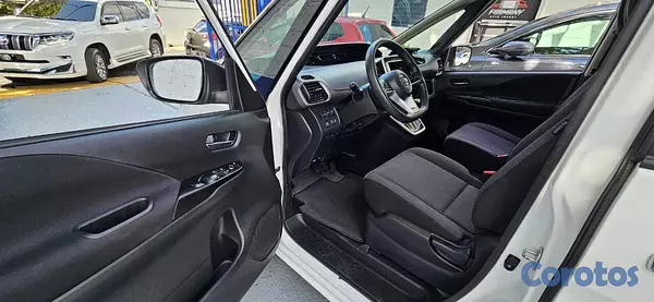 jeepetas y camionetas - NISSAN SERENA  4
