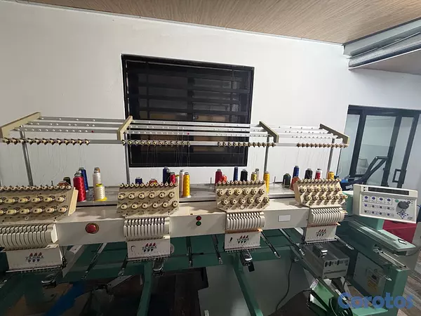 equipos profesionales - Máquina de bordar de cuatro cabezales  3