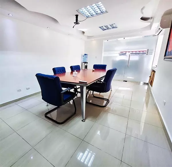 oficinas y locales comerciales - Local en Naco primer nivel  6