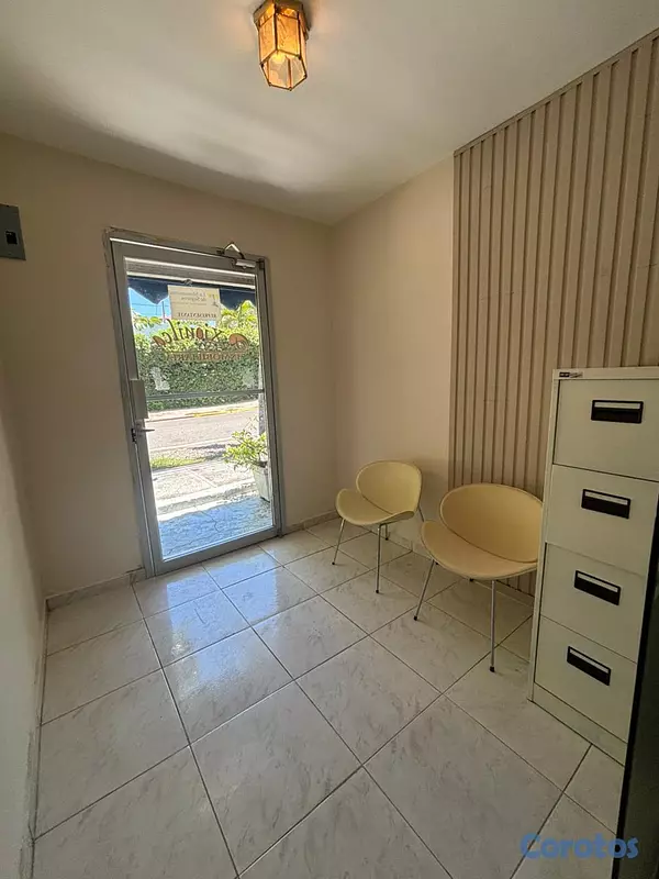 oficinas y locales comerciales - Se renta Local comercial en La Zurza  5