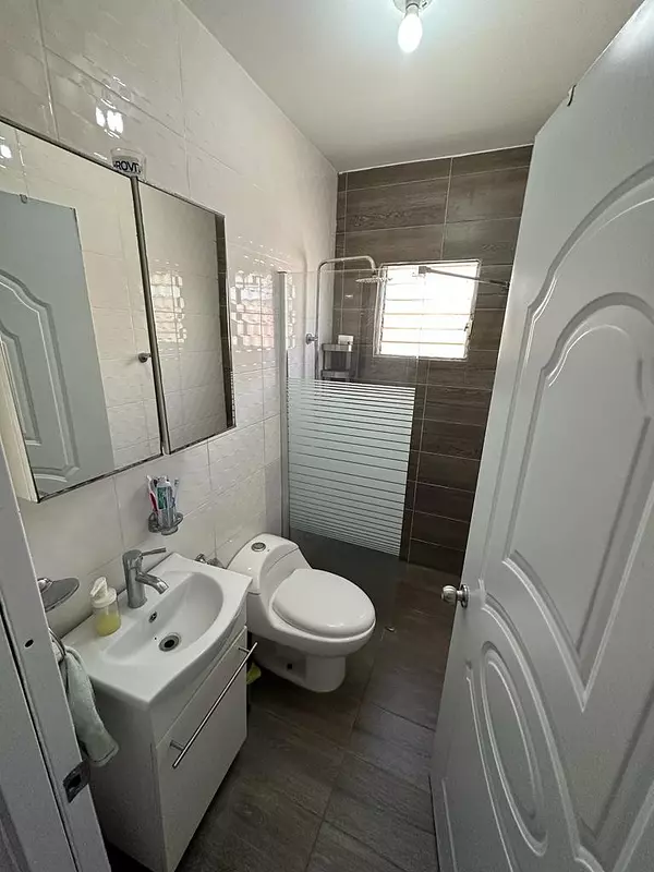apartamentos - VENDO APARTAMENTO PRÓXIMO A LA PROLONGACIÓN 27 DE FEBRERO, BAYONA 5