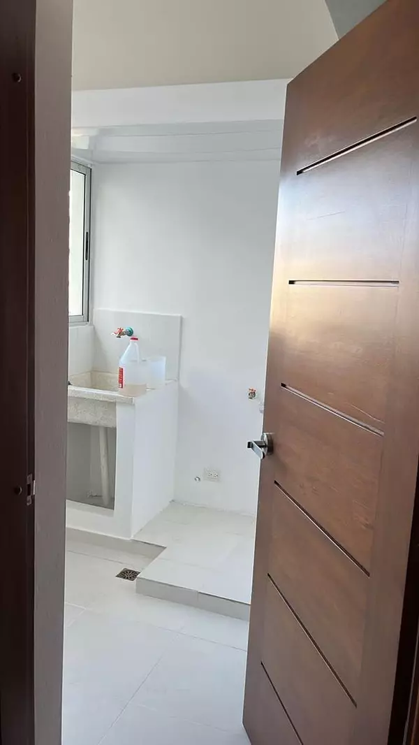 apartamentos - Vendo apto en Naco 
189.95 mts
Piso 5
3 Hab, principal w/c 
2 1/2 baños 
RD$13.5 1