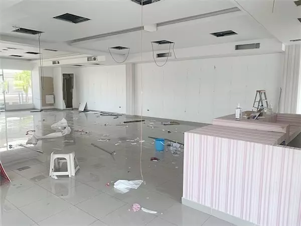 oficinas y locales comerciales - Local en ensanche Naco amplio  5