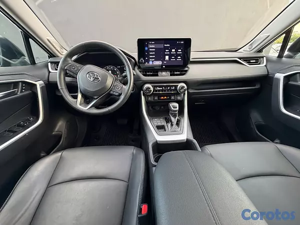 jeepetas y camionetas - Toyota Rav4 XLE 2024 6