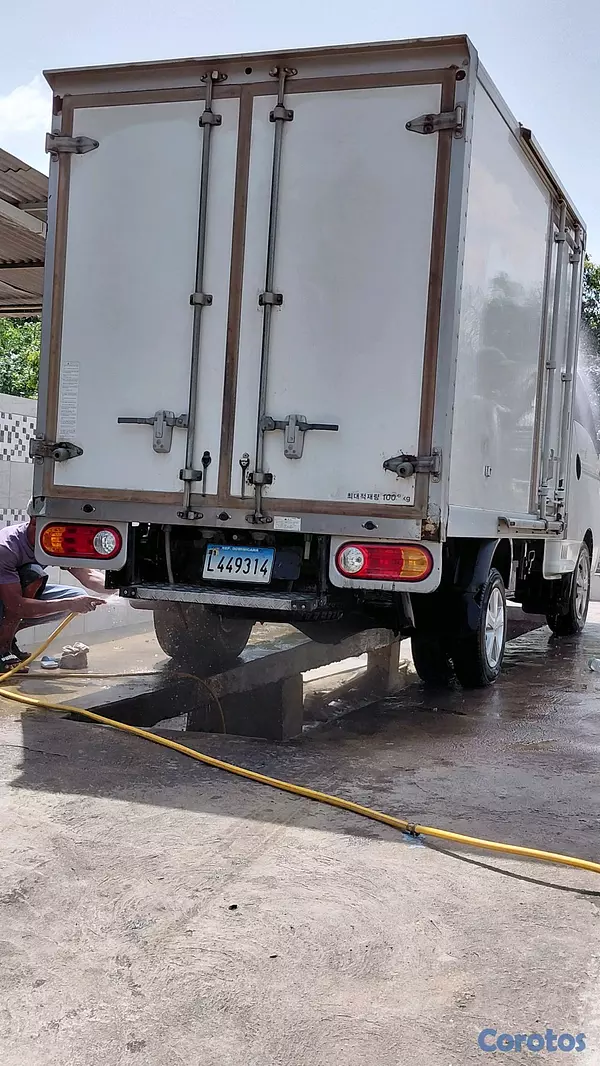 camiones y vehiculos pesados - Camion refrigerado, muy bajo kilometraje 68000 kilometros, radio CD. 4