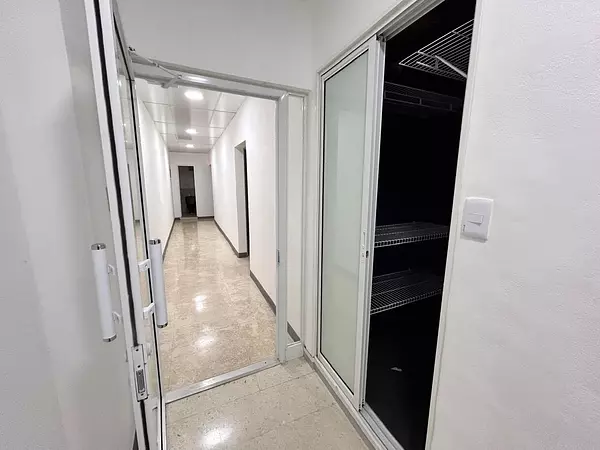 oficinas y locales comerciales - Alquilo local en La Romulo  2