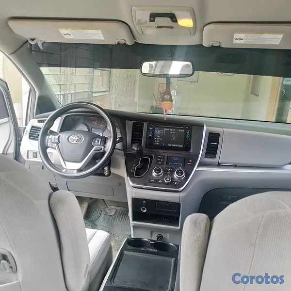 otros vehiculos - Toyota sienna 2017 4x4  3