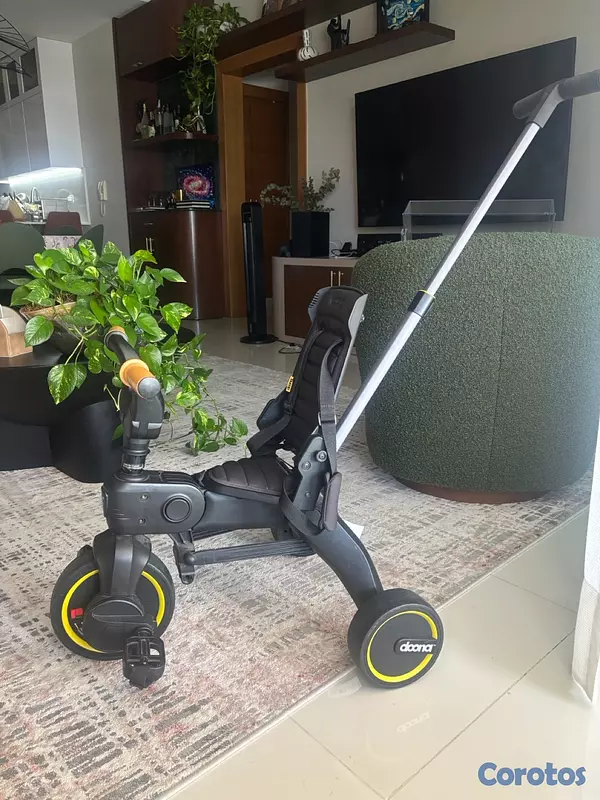 coches y sillas - triciclo Donna con todos sus accesorios 4