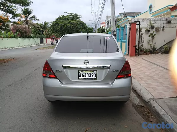 carros - Se vende Nissan latió 2009 como nuevo usado 10