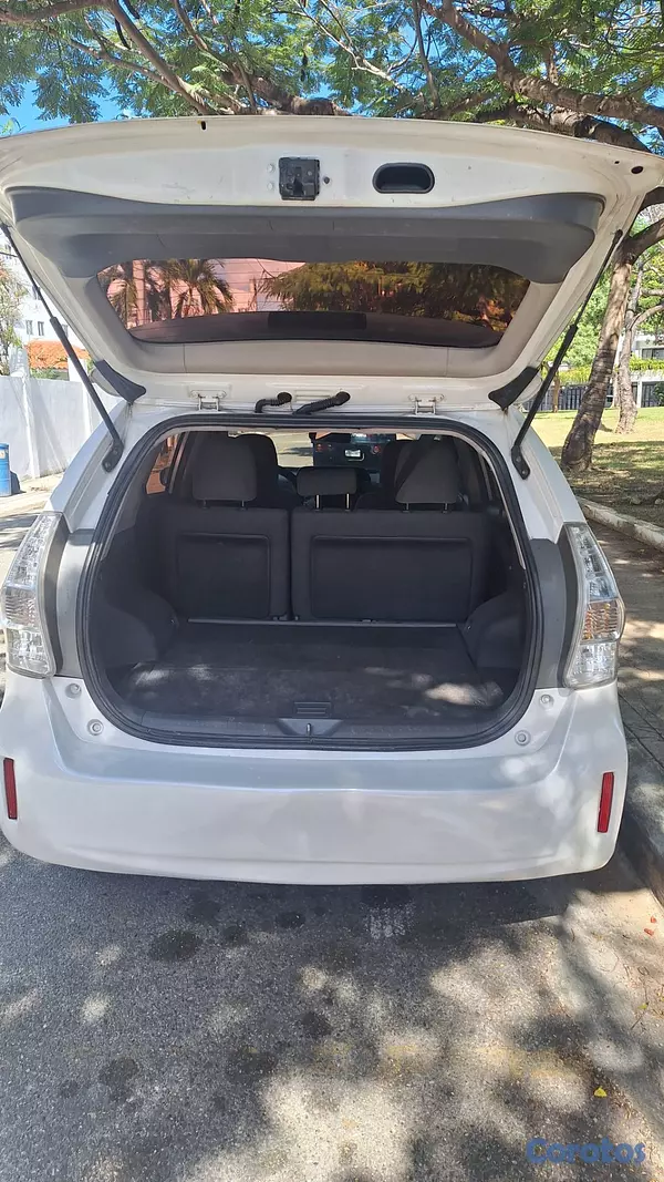 carros - Toyota prius V 5
