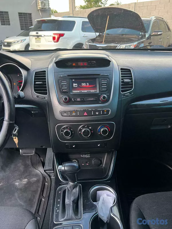 jeepetas y camionetas - KIA SORENTO GRIS 2015 14