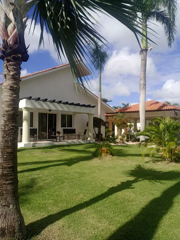 casas vacacionales y villas - Casa de campo villa, en un cul de sac, privacidad con más de 10 parqueos 3