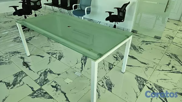 muebles y colchones - Mesa moderna de vidrio templado con base metálica  2