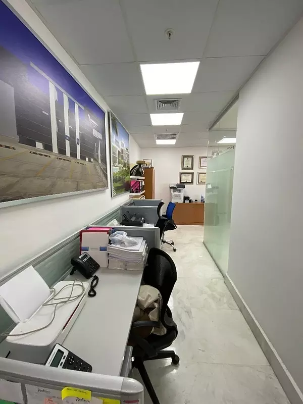 oficinas y locales comerciales - 🔵Alquilo Local para oficina  83 mts en serralles 
 4