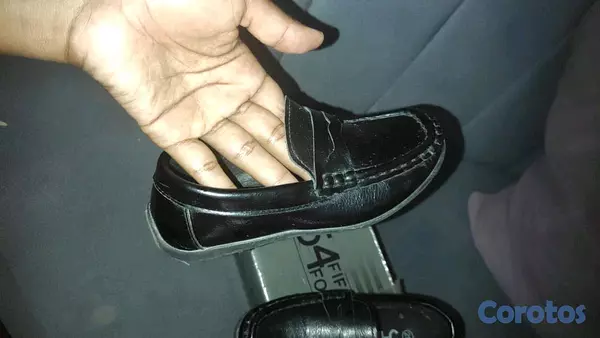 ropa y zapatos - vendo estos zapatos de niño, solo lo uso 2 veces en diciembre, le apretaban.  3