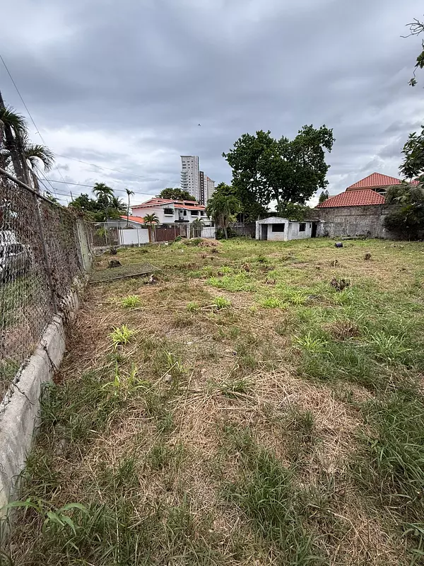 solares y terrenos - Venta de solar en Los cacicazgos 2