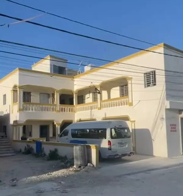 habitaciones y viviendas compartidas - edificio 10 apartamento y un local comercial  2