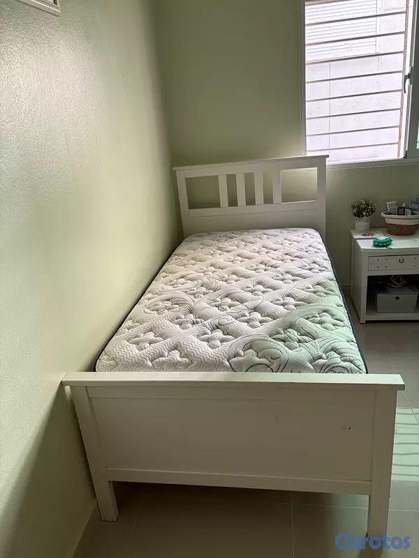 muebles y colchones - Vendo dos camas twins como nuevas con sus colchones. Cada una 25.000 3
