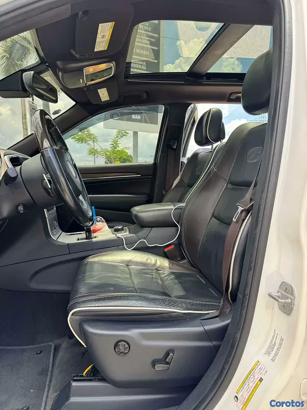 jeepetas y camionetas - Vendo Jeep Grand Cherokee Rst8 $19,900 en Santo Domingo 7