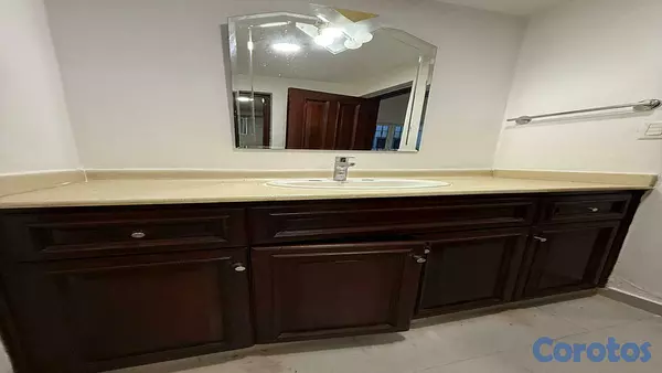 apartamentos - Renta Apt espacioso Piantini 2do piso 3