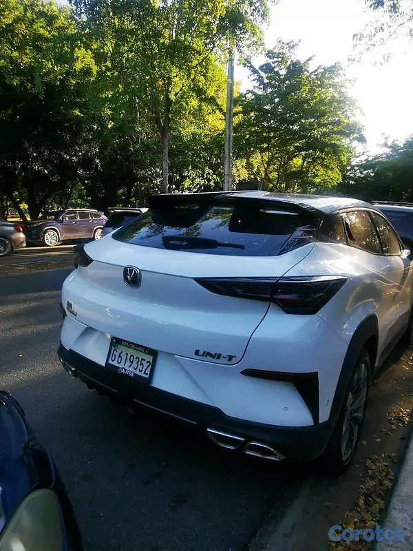 jeepetas y camionetas - Changan UNI-T 2023 Blanca  3