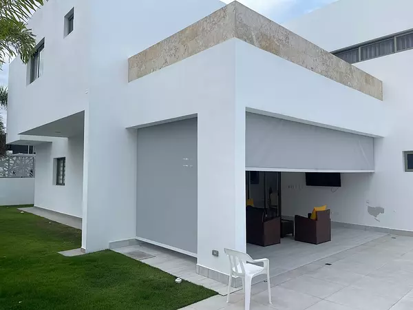 casas - Casa Lujosa de Venta en Residencial Cerrado, Llanos de Gurabo 10