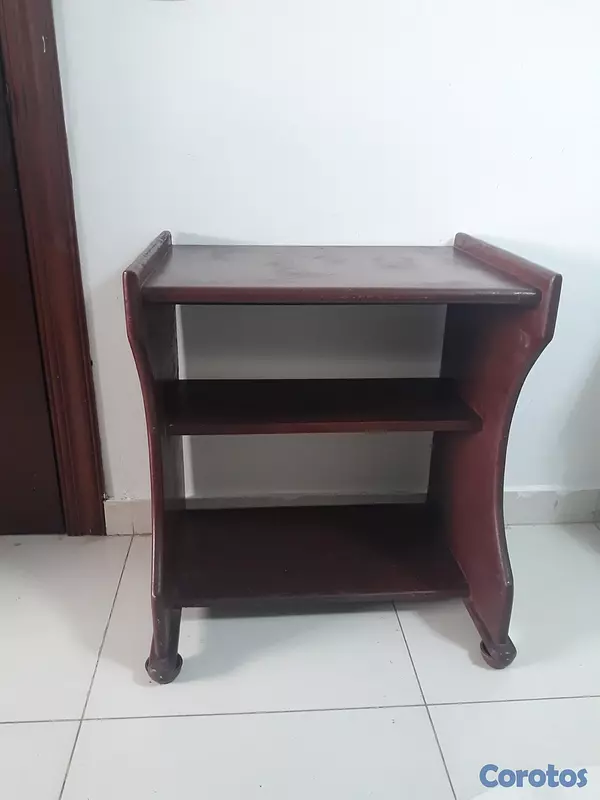 muebles y colchones - Vendo mesa para computadora y demas 2