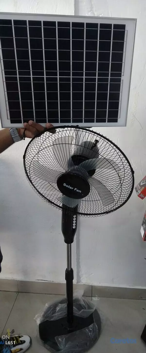 aires acondicionados y abanicos - Abanico solar recargable de pedestal 16 pulgadas con 3 velocidades SLP-2 5