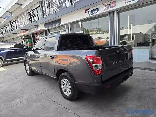 jeepetas y camionetas - KGM REXTON 2021 GRIS OSCURO DIESEL 7