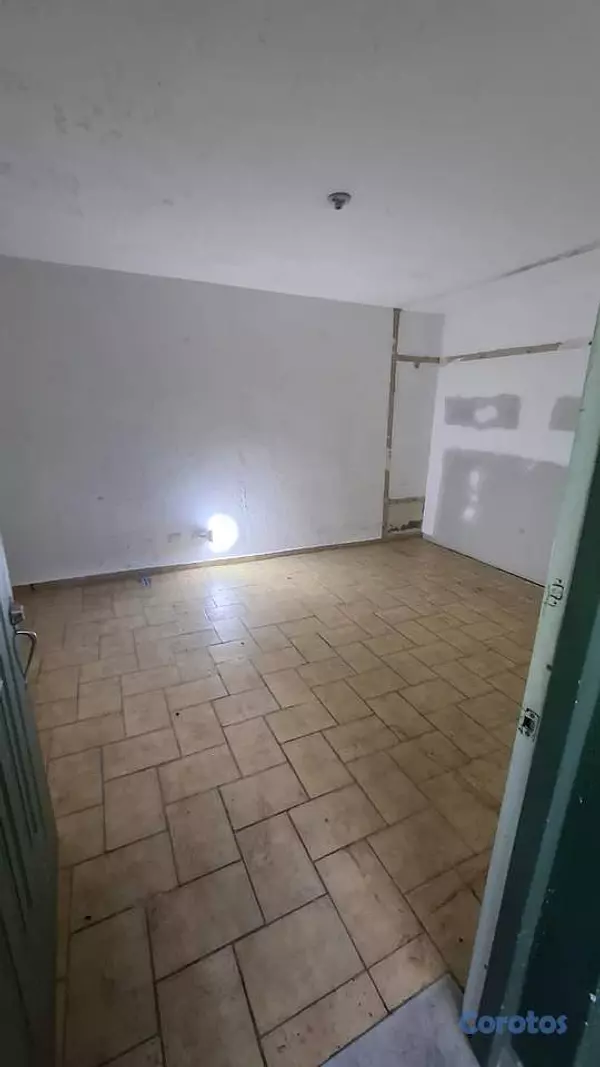 oficinas y locales comerciales - Local comercial de 700mt2 en alquiler en Jardines  5