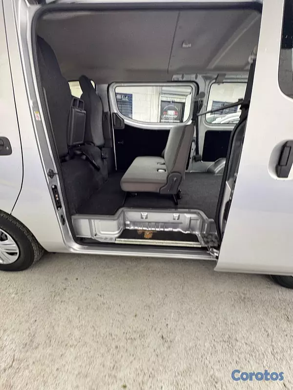 jeepetas y camionetas - NISSAN CARAVAN NV350 8