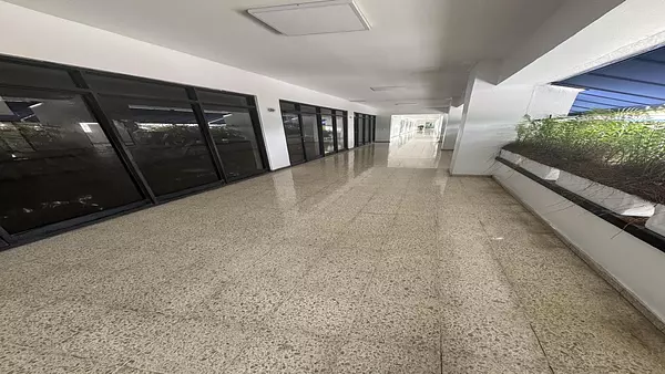 oficinas y locales comerciales - Alquiler Local Comercial Naco 2do piso 76Mts 7