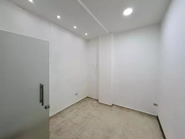 oficinas y locales comerciales - Alquilo local en La Romulo  4
