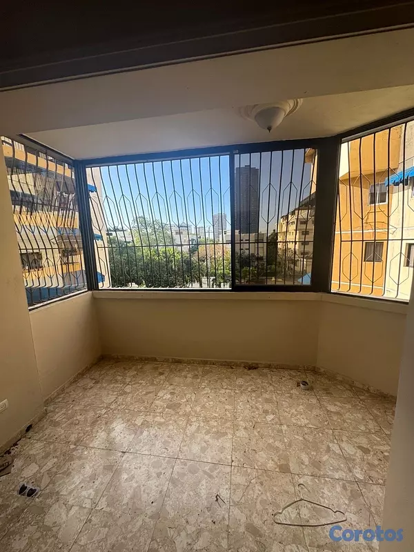 apartamentos - alquiló cacicazgo misma enrriquillo tres habitaciones dos baños parqueo servicio 13