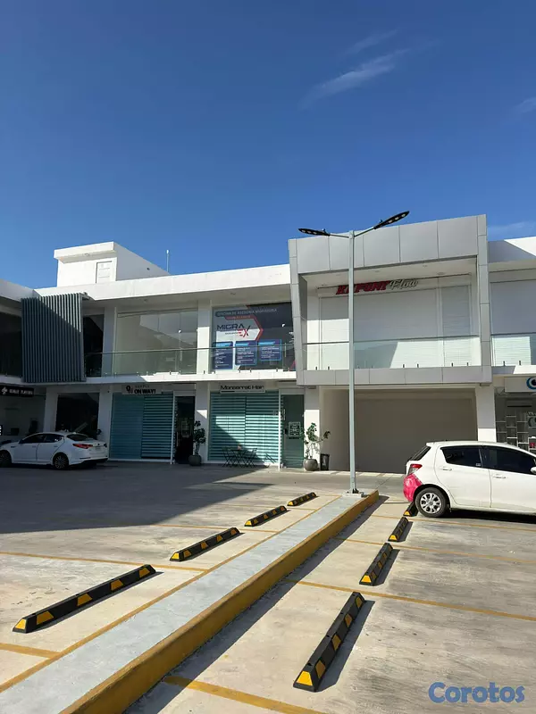 oficinas y locales comerciales - Locales disponibles en Plaza Imperial. Av. Charles 2