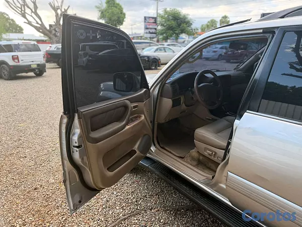 jeepetas y camionetas - Toyota land cruicer 2001 6