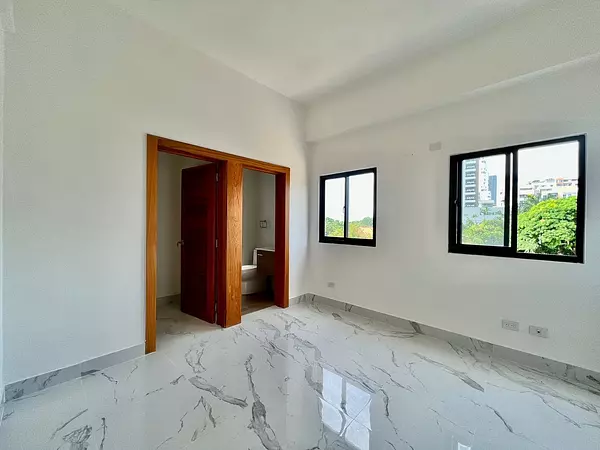 apartamentos - Apartamento de Segundo Nivel en Los Cacicazgos, Distrito Nacional (Maestría) 9