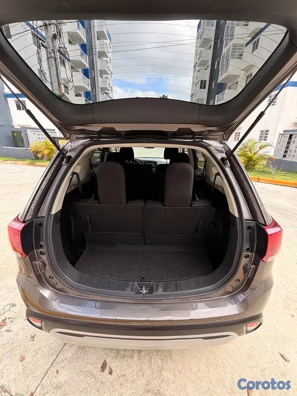jeepetas y camionetas - Mitsubishi Outlander 2020 12