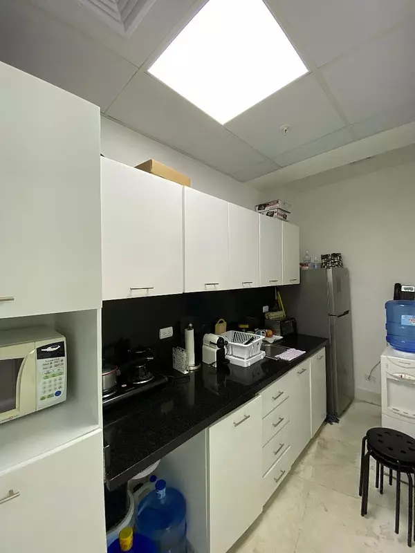 oficinas y locales comerciales - 🔵Alquilo Local para oficina  83 mts en serralles 
 6