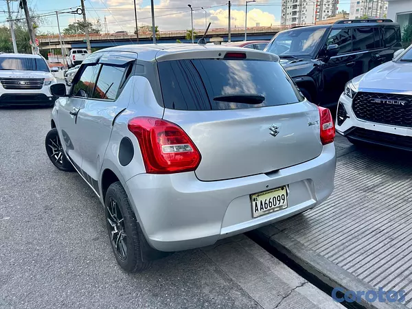 carros - SUZUKI SWIFT 2017 COMO NUEVO 7