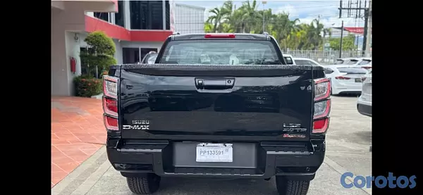 jeepetas y camionetas - SE VENDE AÑO 2027 NUEVA 4